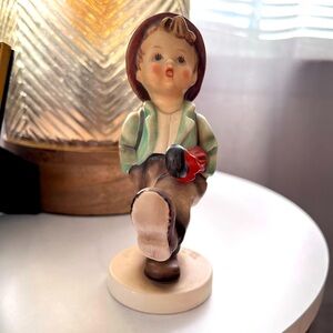 Goebel Hummel Globe Trotter 79 TMK 6 Boy with Umbrella